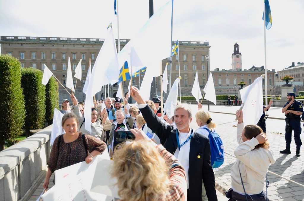 2024 09 10 vita flaggans dag 563 stor