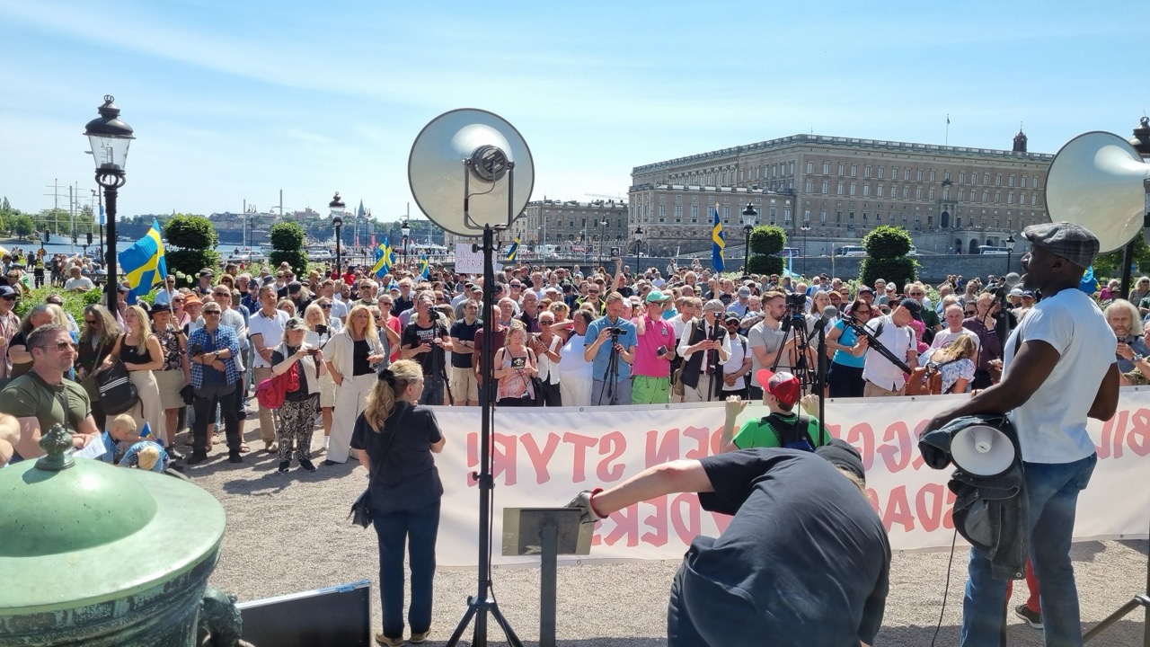 2025 06 14 demonstration mot bilderbergmötet 2 stor