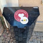 2022 08 14 modigt budskap på papperskorg